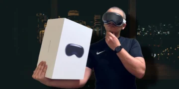 فتح صندوق نظارة Apple Vision Pro